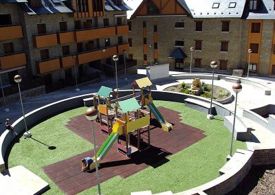 Apartamento en Panticosa, ático dúplex, abuhardillado, muy luminoso, amplio, con CHIMENEA, con bonitas vistas, ascensor, calefacción, piscina.