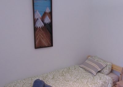 Vivienda en Orós Bajo (a 8 min de Biescas) en edificio de piedra natural en planta baja salón-cocina, baño y dormitorio. En planta primera 2 dormitorios dobles, baño.