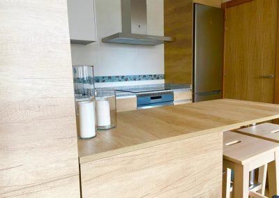 Vivienda en Orós Bajo (a 8 min de Biescas) en edificio de piedra natural en planta baja salón-cocina, baño y dormitorio. En planta primera 2 dormitorios dobles, baño.