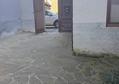Casa Batán - patio exterior con acceso para coche en Larrés